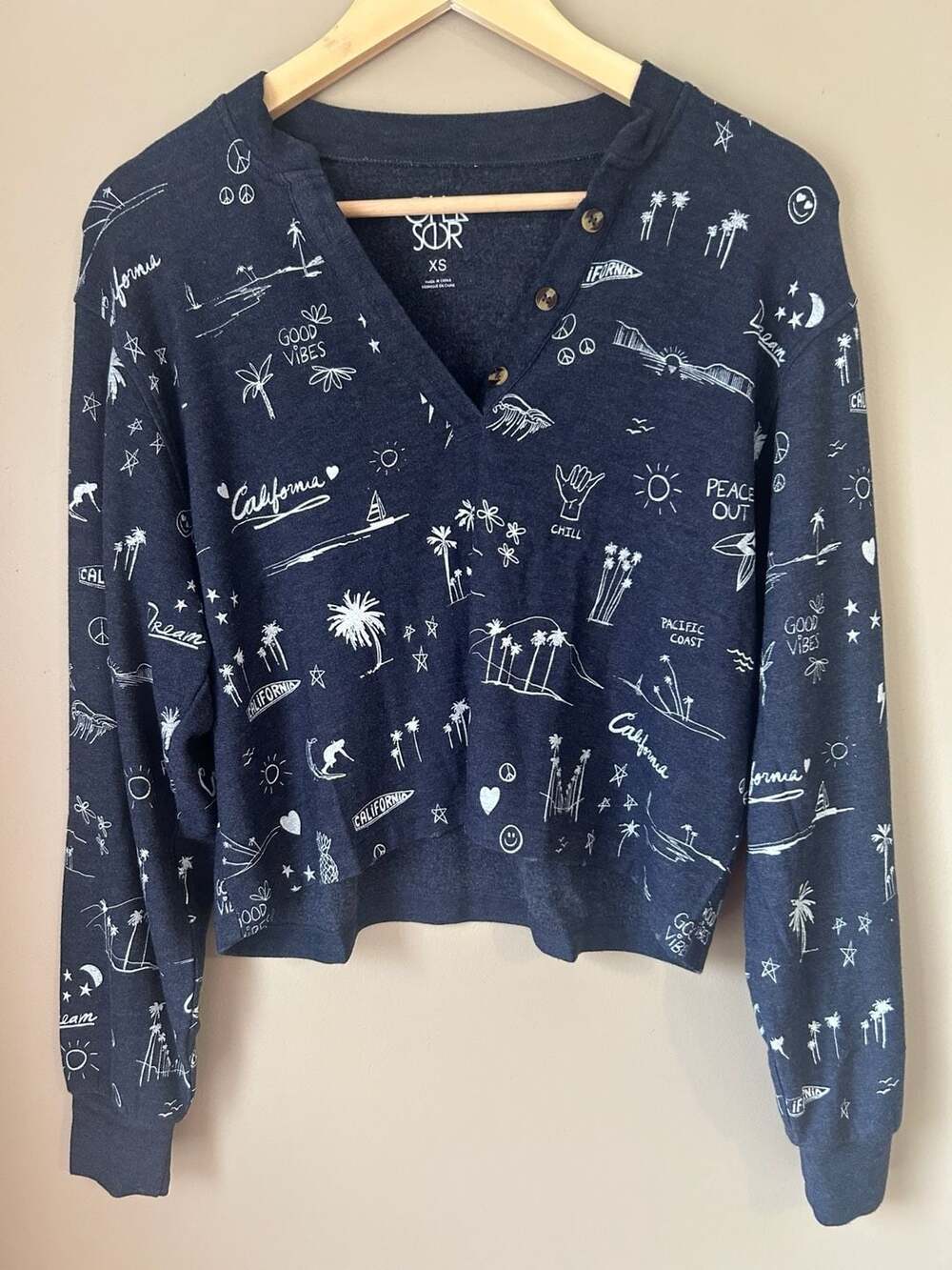 Chaser Women's California Graphic Print V-Neck Long Sleeve Cropped Sweatshirt Mo